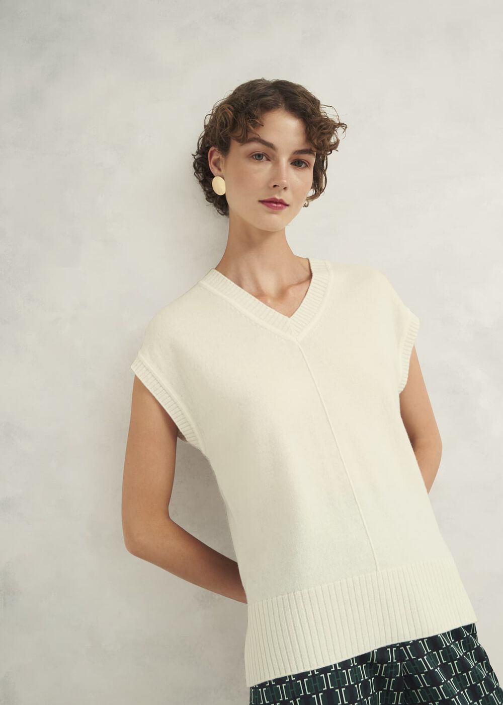 Brooksfirth Wool Cashmere Knitted Vest , Warm Ivory, hi-res