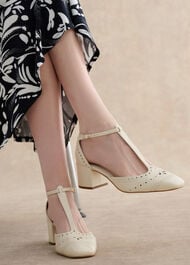 Astrea Courts, Warm Ivory, hi-res