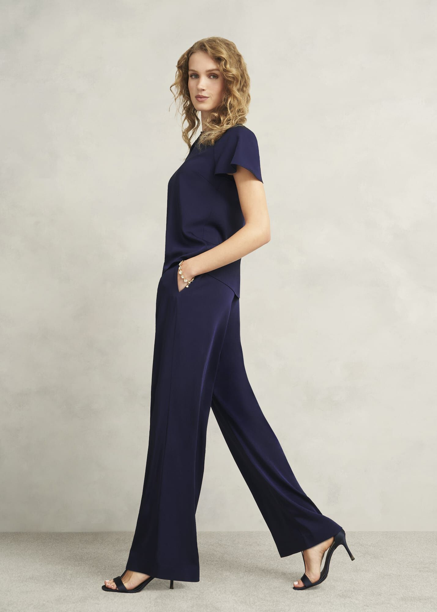 台湾発【STUDIO DOE】Mid-rise H-profile low-crotch trousers Rundholz Low-crotch Wide Cropped Double-waisted Trousers