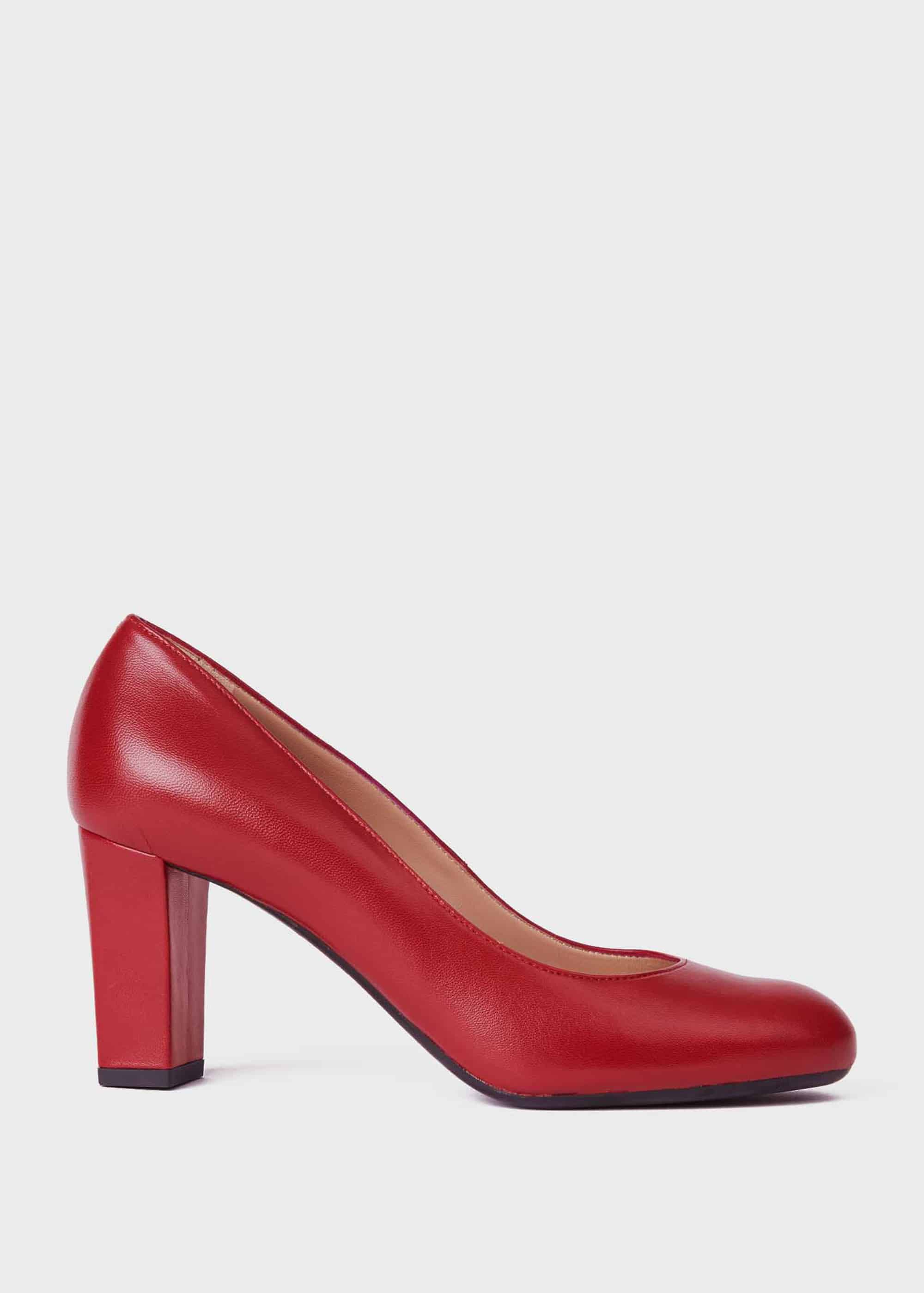 Block heel court shoes