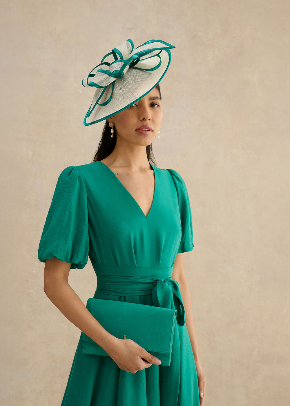 clutch for green dress A FEMININE GREEN LACE DRESS