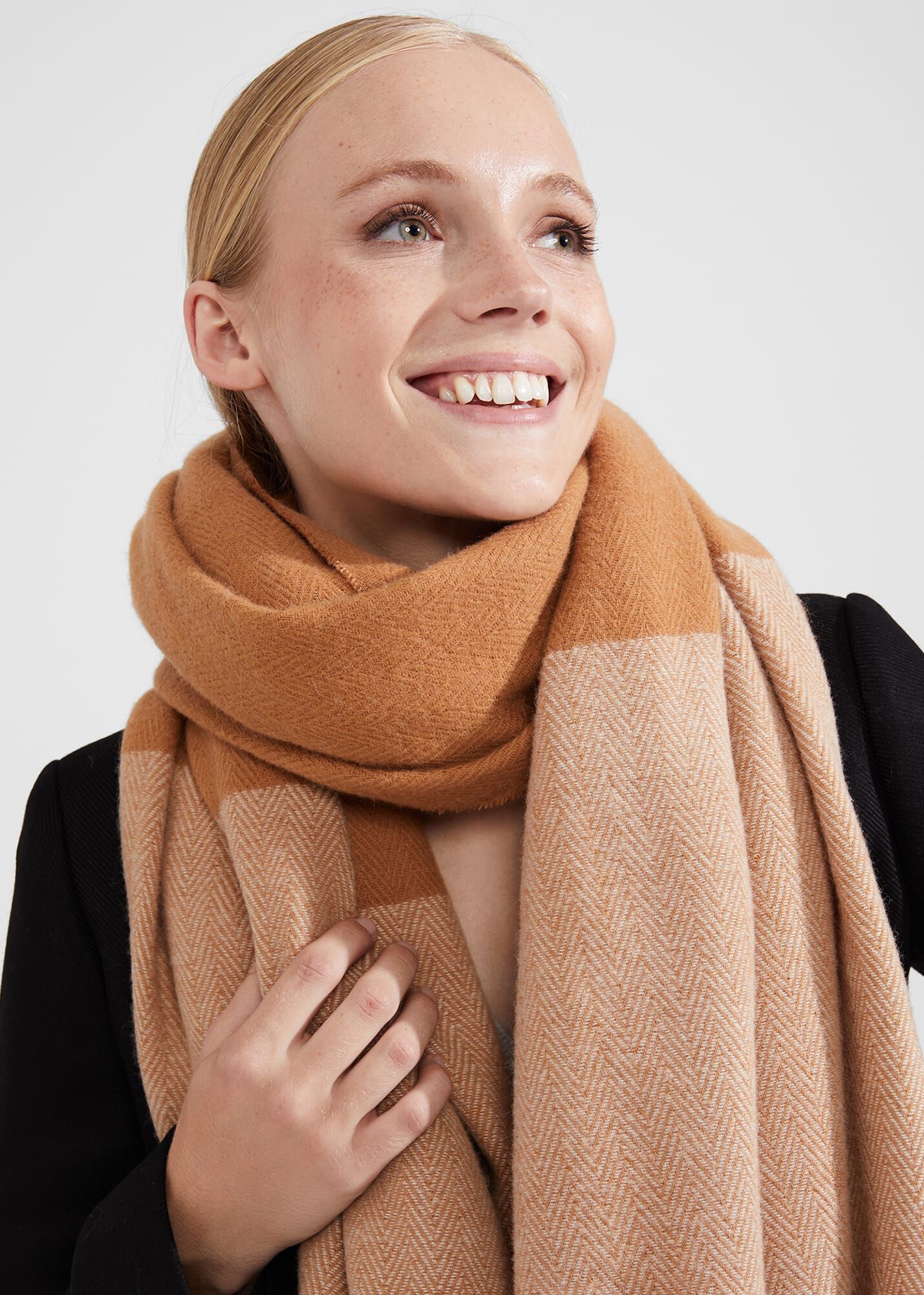 Hobbs scarf outlet