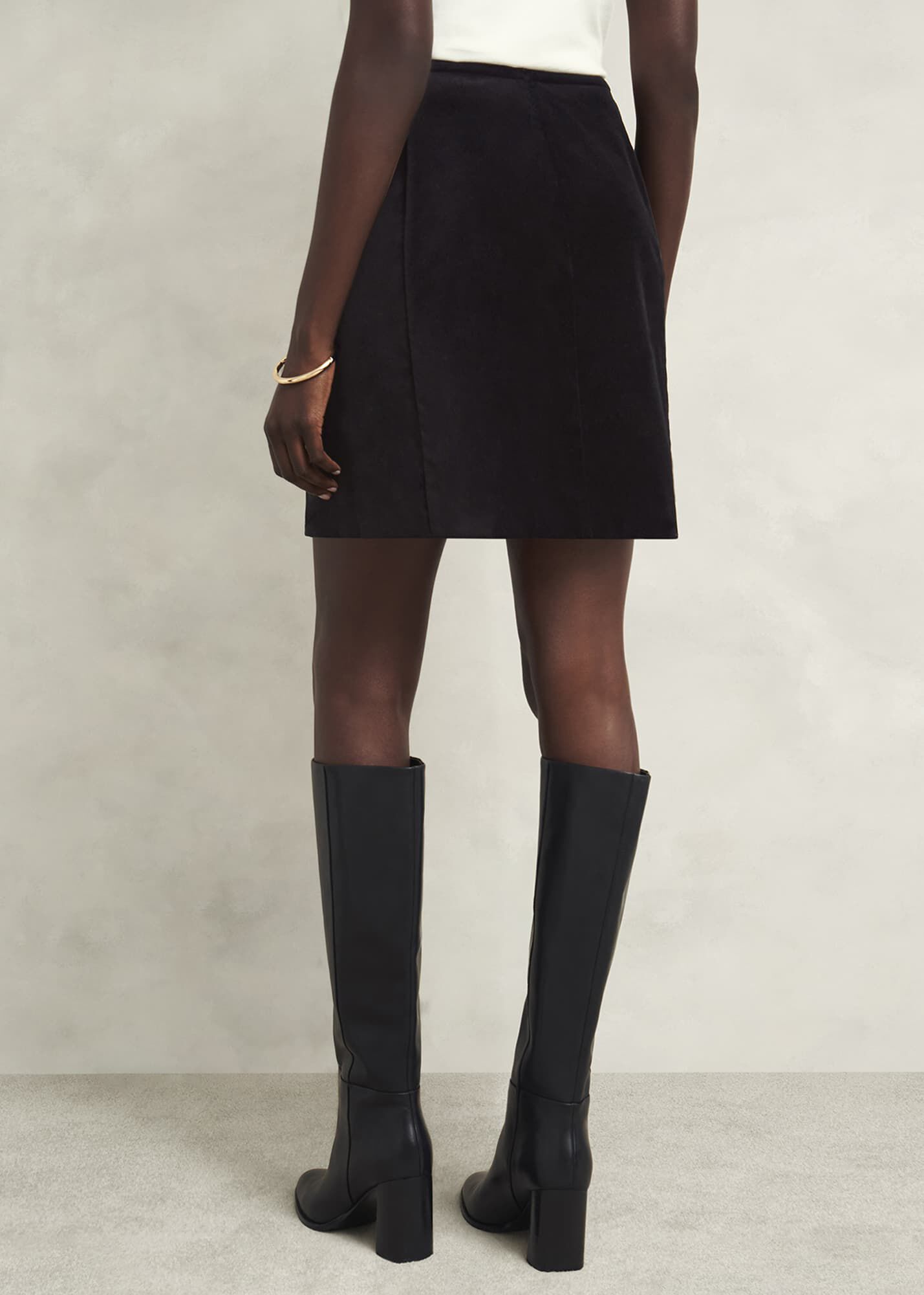 0224-7710-9083L00-IZZY-VELVET-