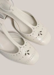 Astrea Courts, Warm Ivory, hi-res