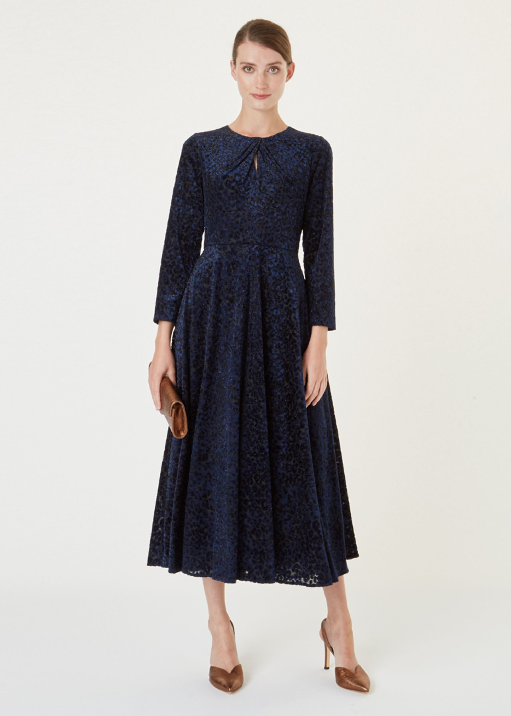 flared long sleeves