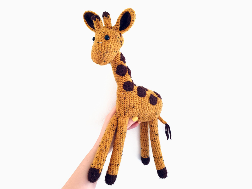 A giraffe.