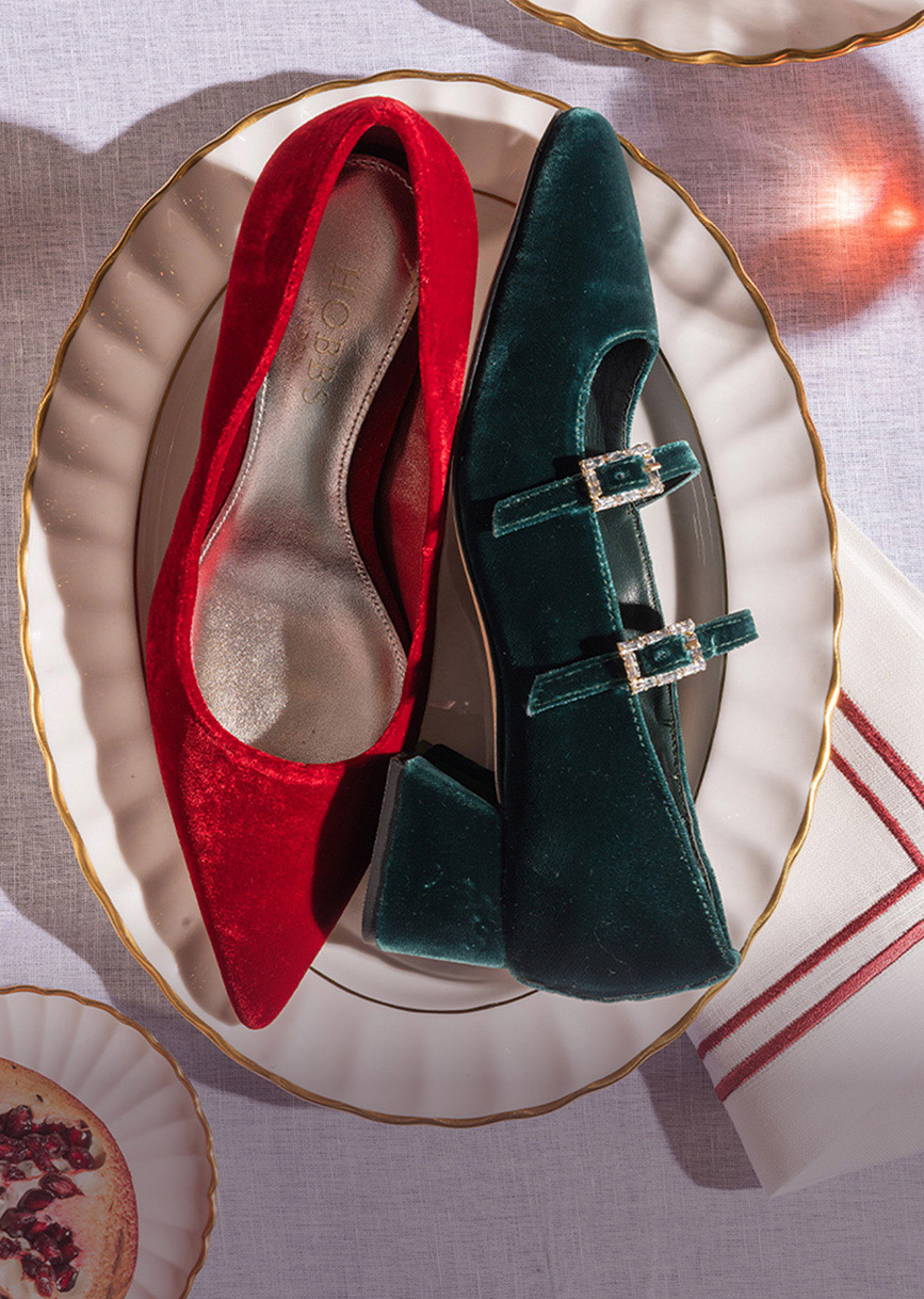 A Hobbs SHOES.
