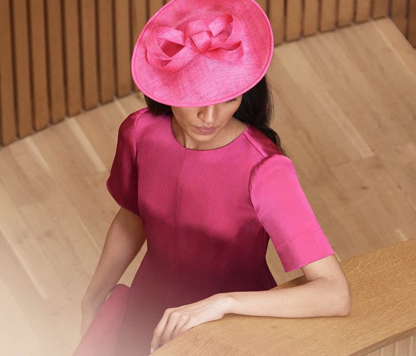 How to wear a fascinator in 2026