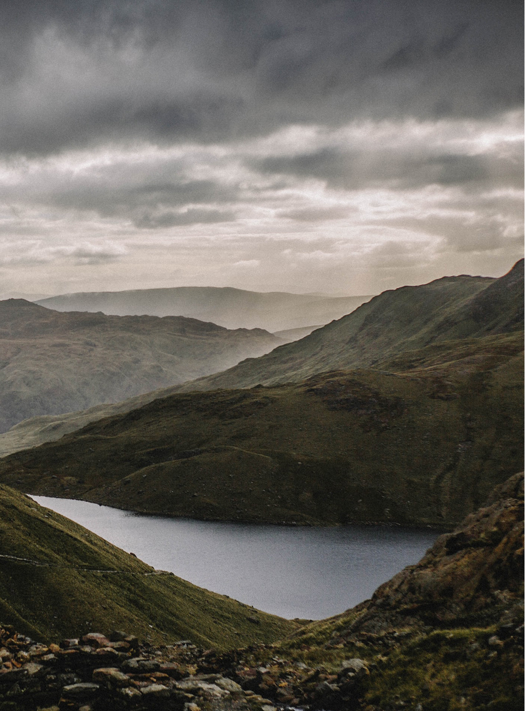 the moody grey skies of snowdonia