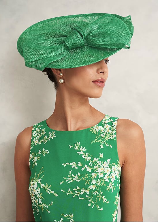 A gallery of four images of models wearing Hobbs fascinators.