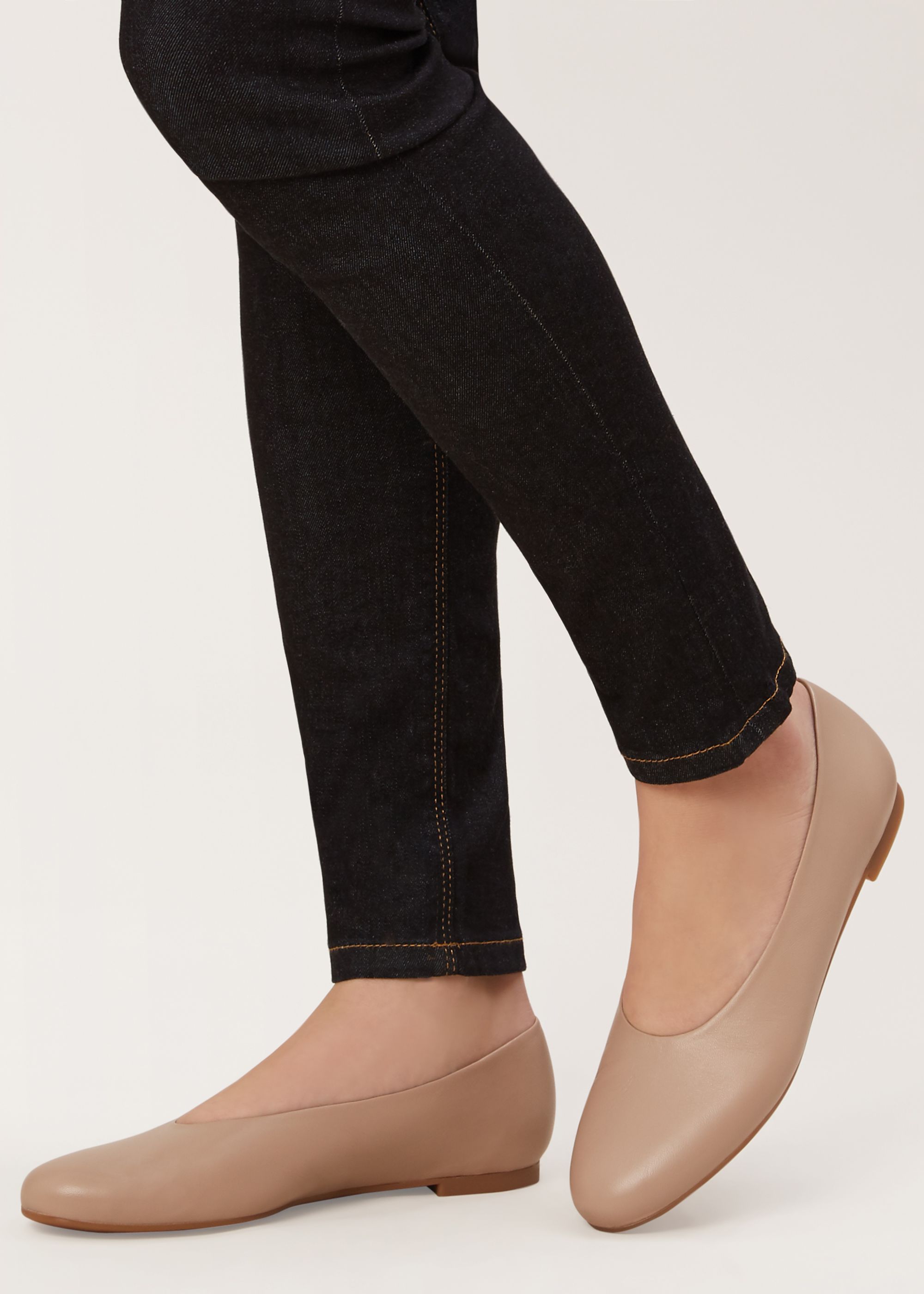 Hobbs Women Suki Flat